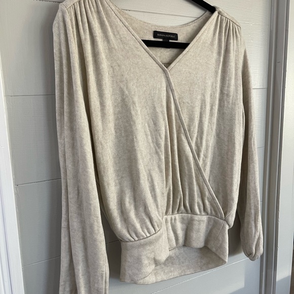 Banana Republic | Oatmeal Heather Cross Over Sweater Size Small - Picture 13 of 16